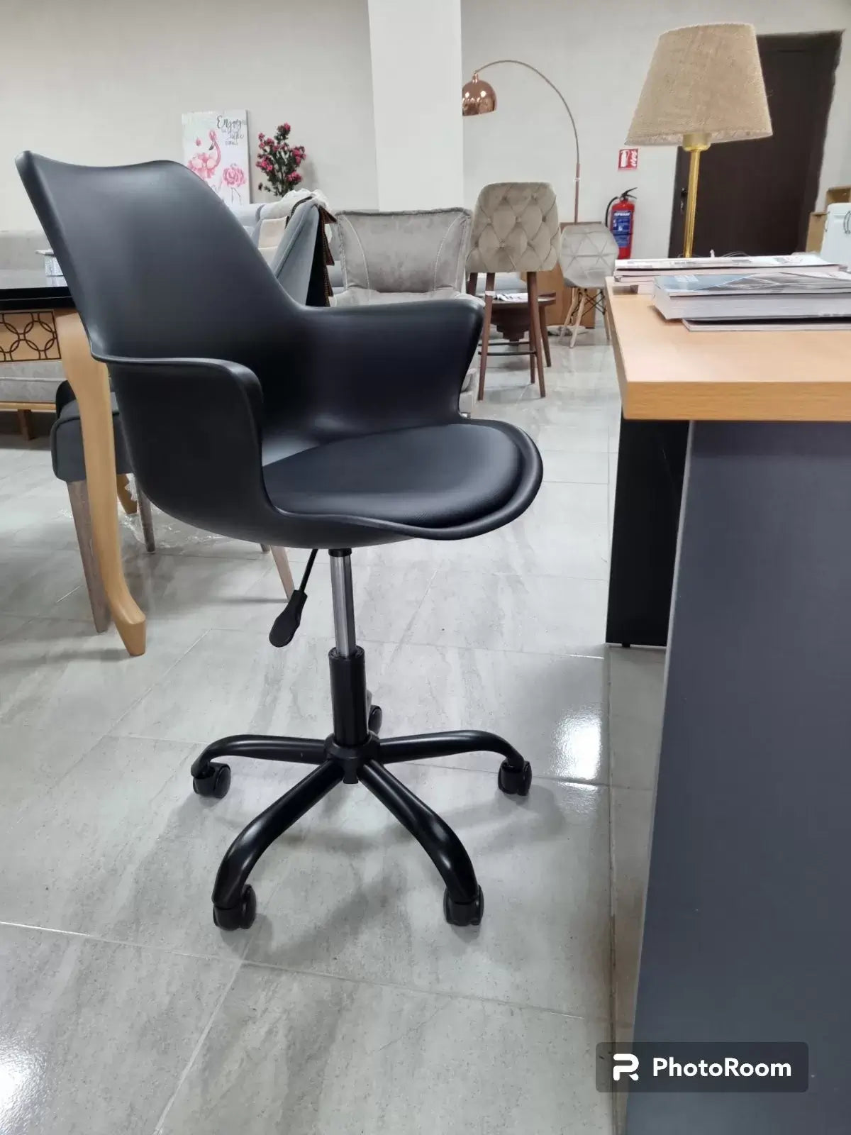 Офис стол Верона с подлакътник черен полипропилен