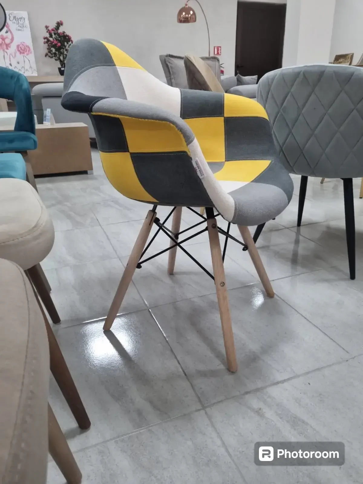 Стол Тея пачуърк/жълто-сиви кръпки