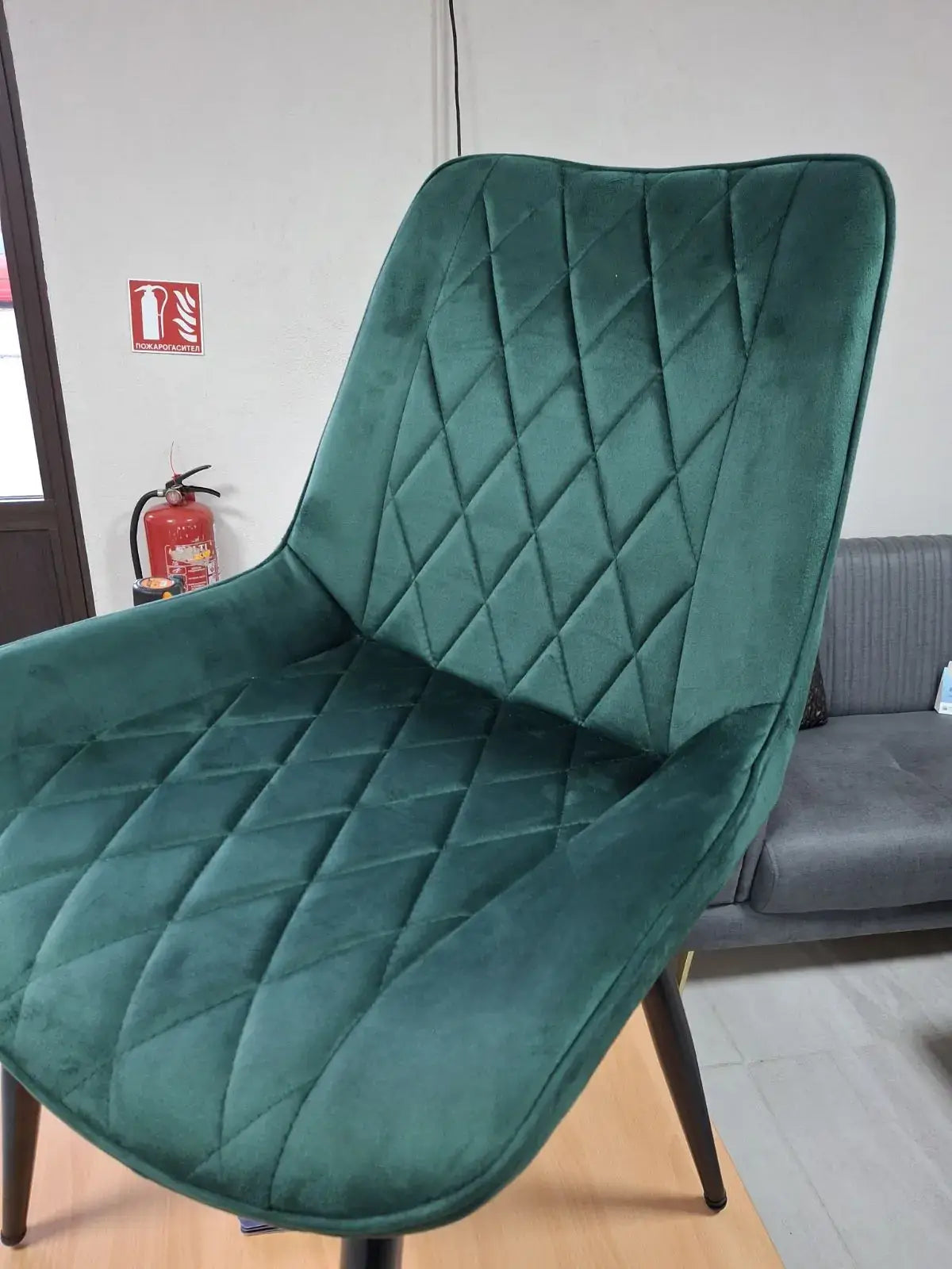 Трапезен стол Мариса -зелено кадифе