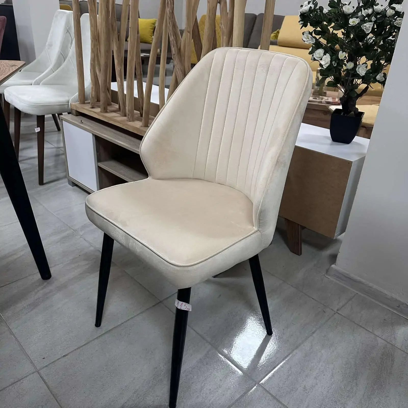 Трапезен стол Нети кадифе/цвят крем