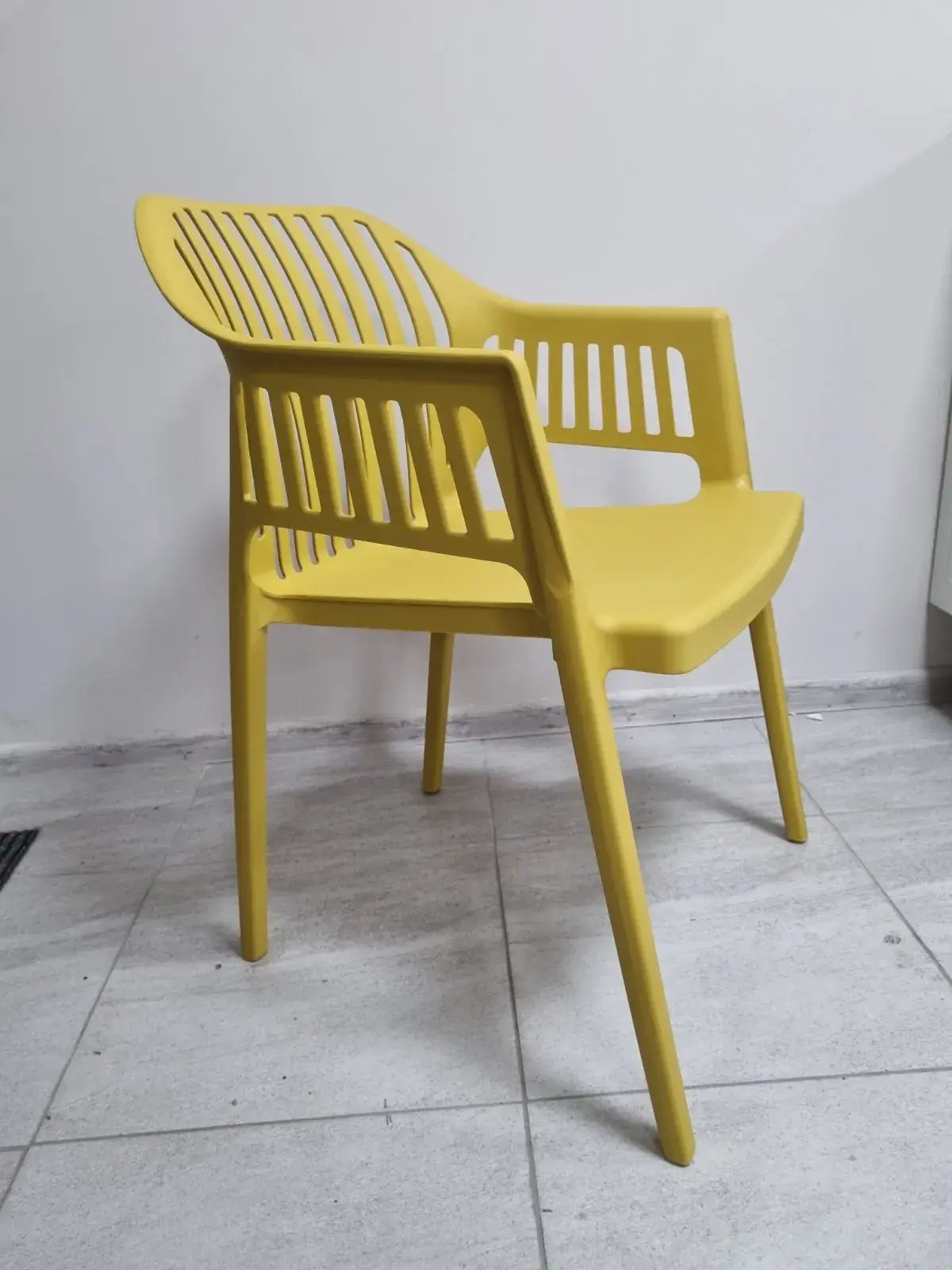 Стол Лукас полипропилен-горчица 3=4