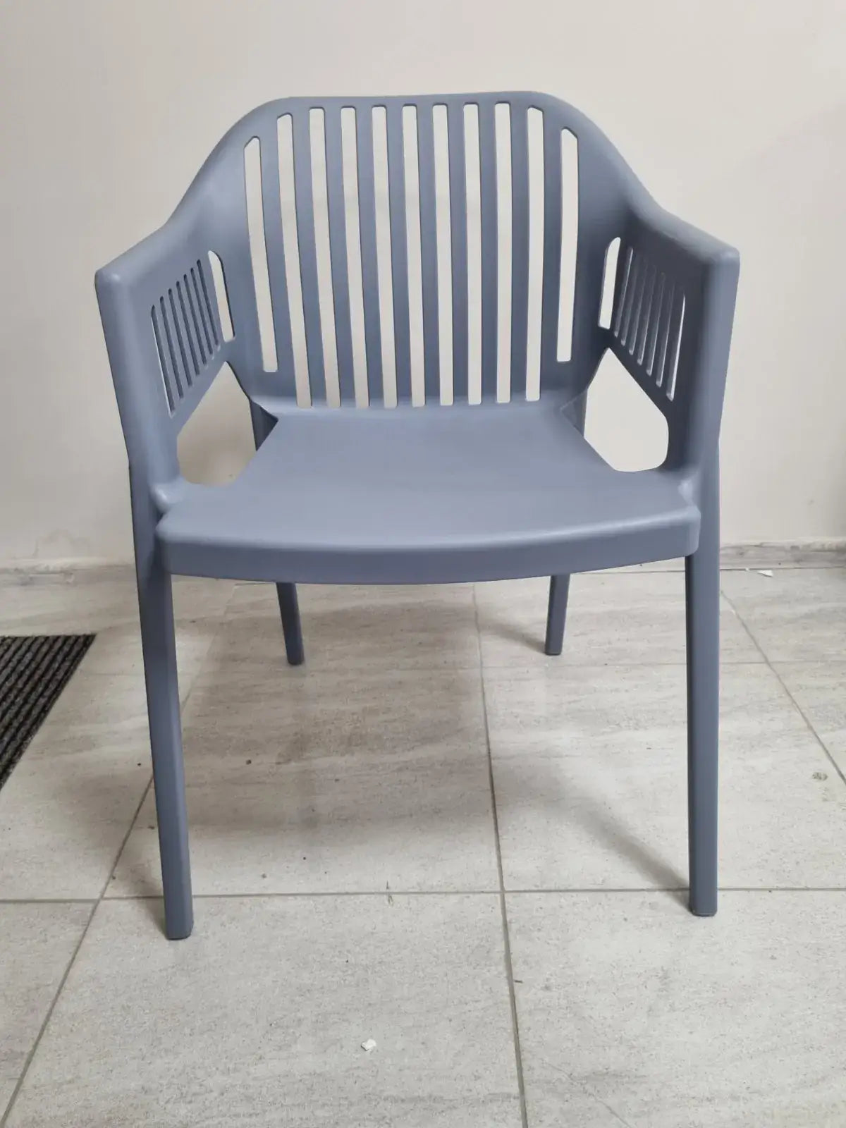 Стол Лукас полипропилен-сив 3=4