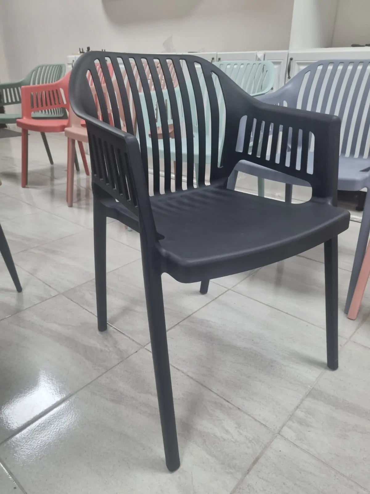 Стол Лукас полипропилен-черен 3=4