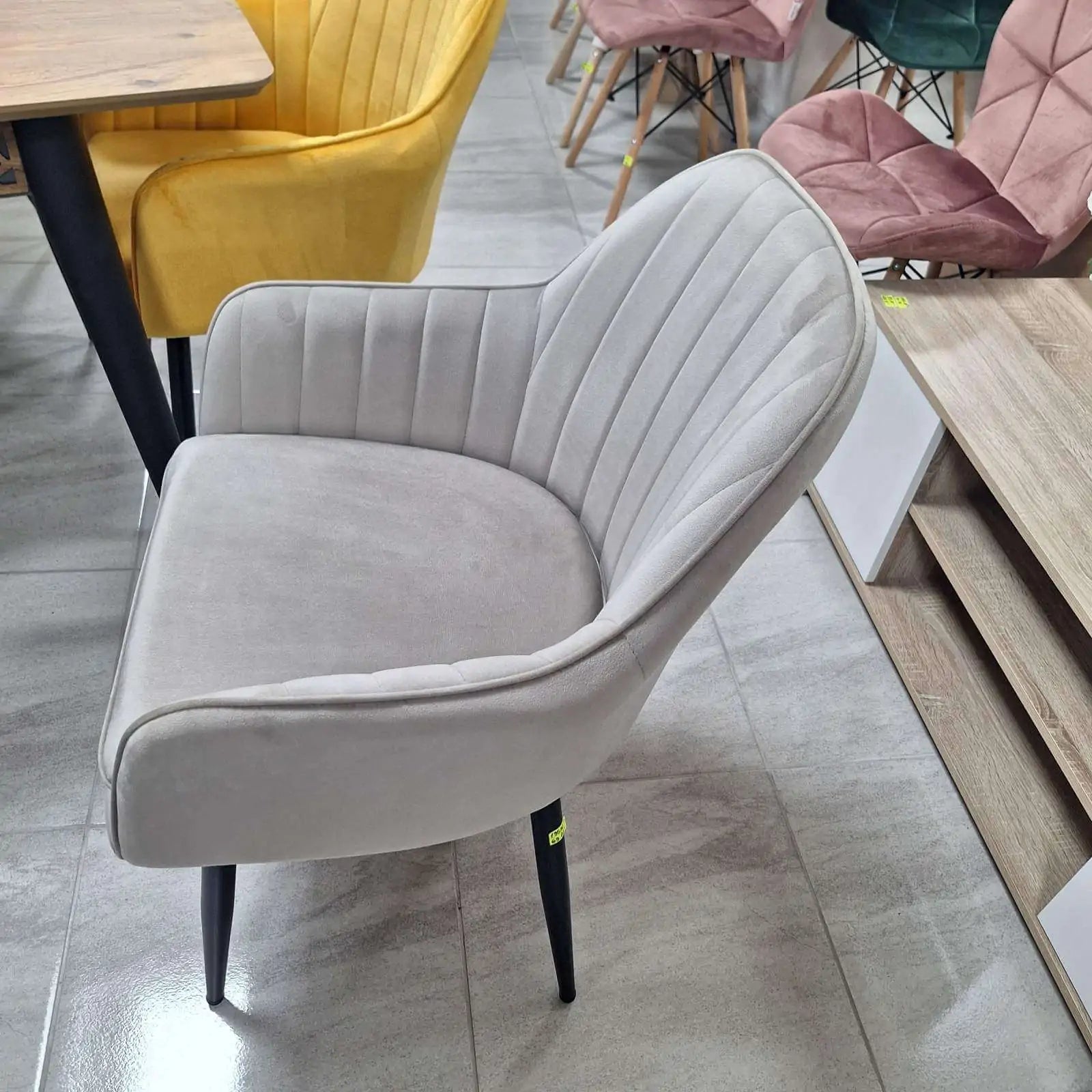 Трапезен стол ВМ313 -бежово кадифе