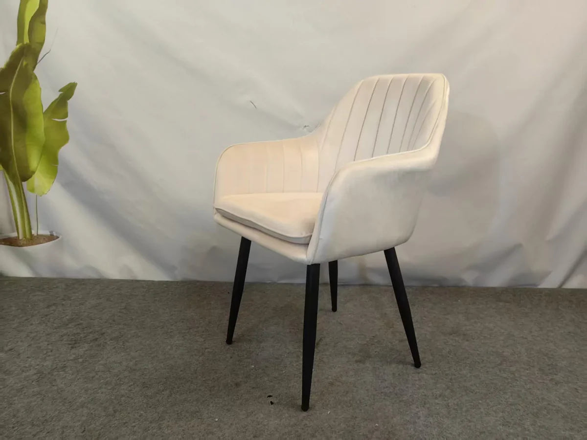 Трапезен стол ВМ313 – кадифе цвят крем 3=4