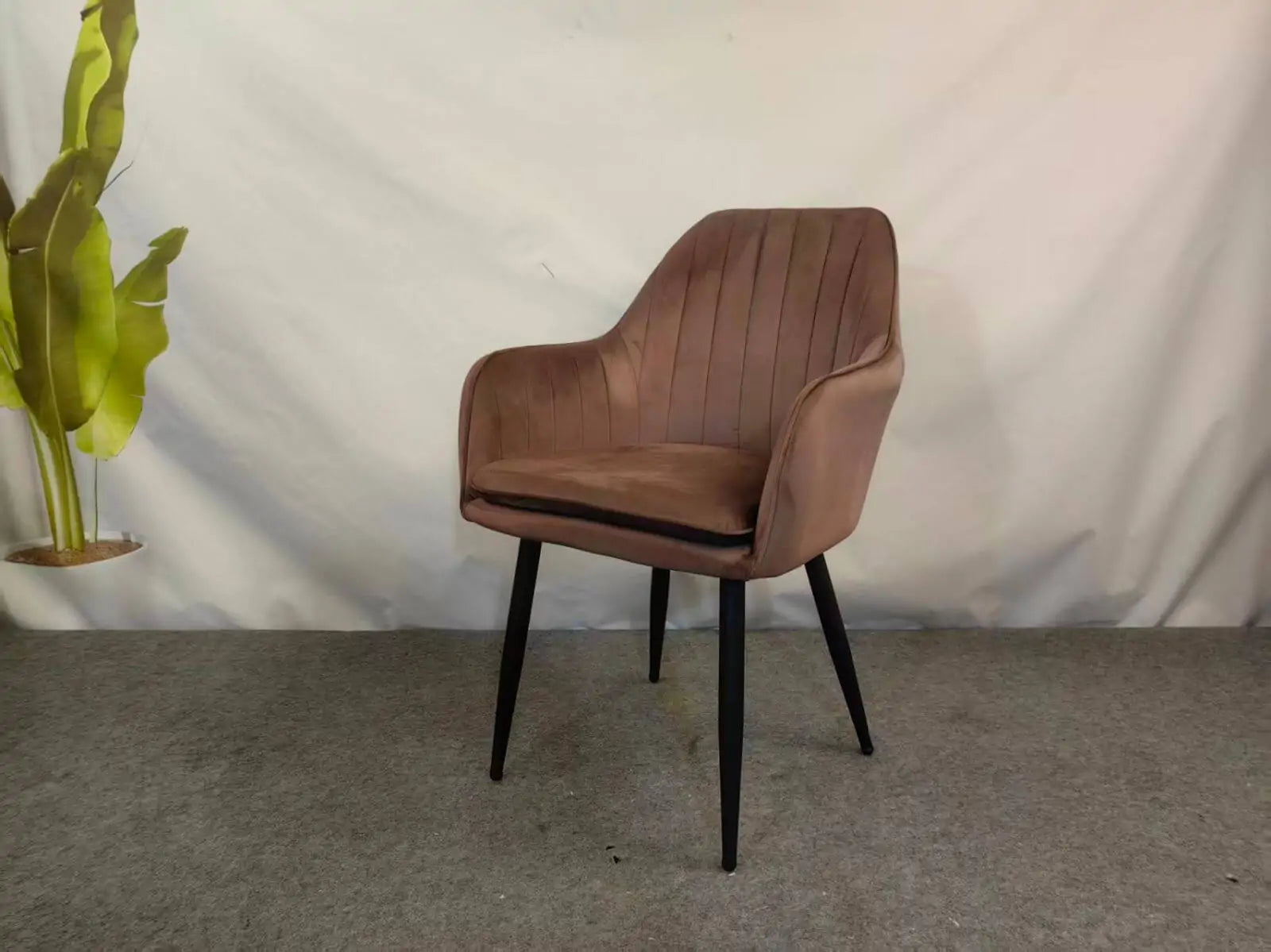 Трапезен стол ВМ313 – кадифе кафяв цвят