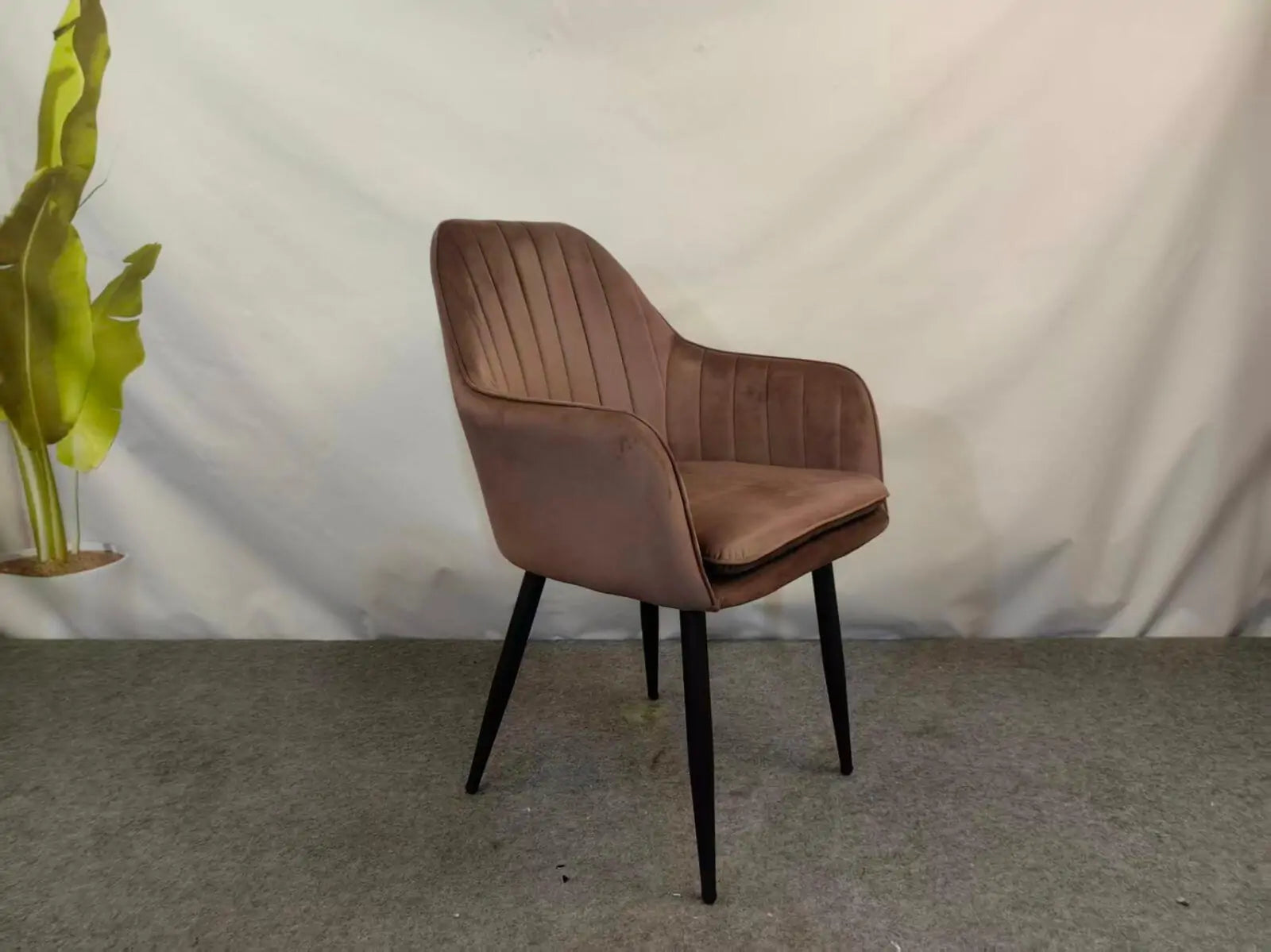 Трапезен стол ВМ313 – кадифе кафяв цвят