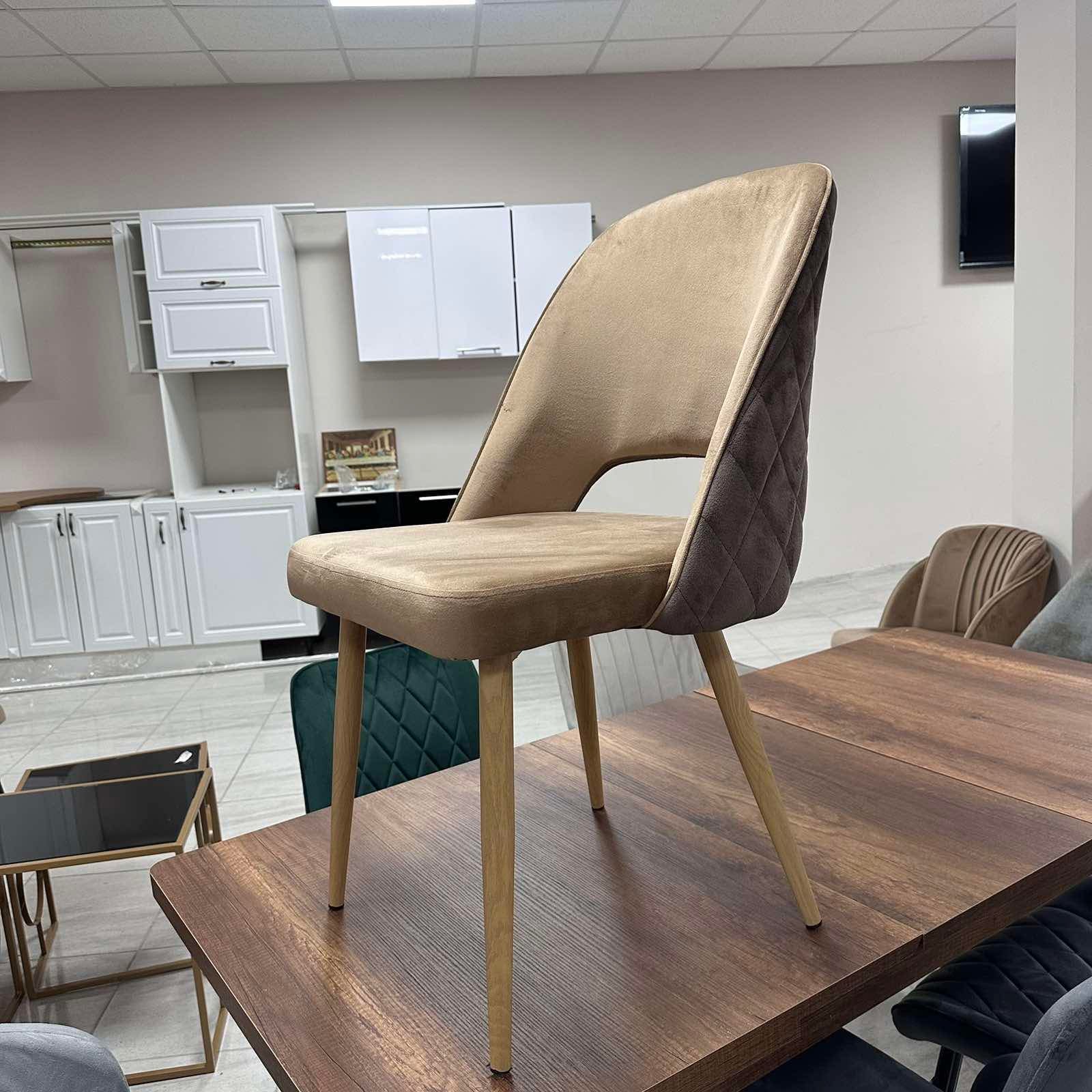 Трапезен стол Мигел/кадифе бежов/кафяв -двуцветен