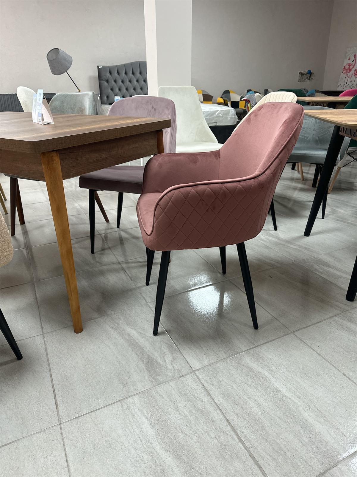 Трапезен стол Алба кадифе цвят розе